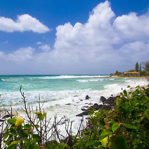 Hotel Rainbow Bay Beachhouse, Coolangatta